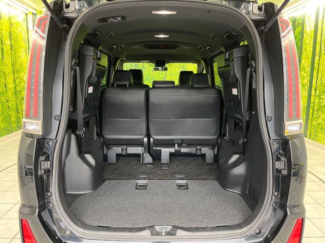 Toyota Noah 11