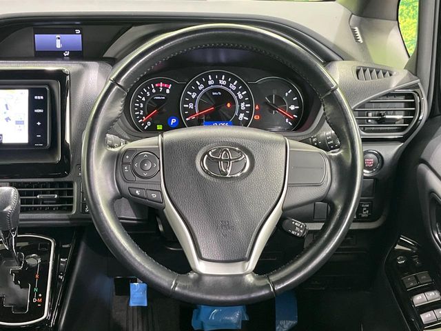 Toyota Noah 12