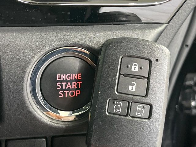 Toyota Noah 5