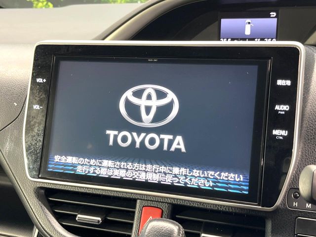 Toyota Voxy 4