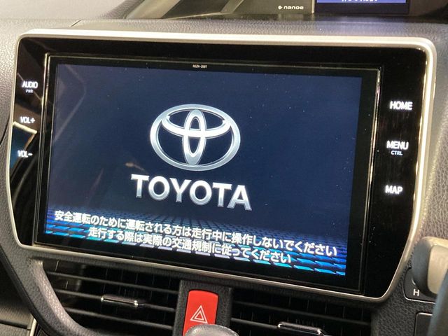 Toyota Voxy 4