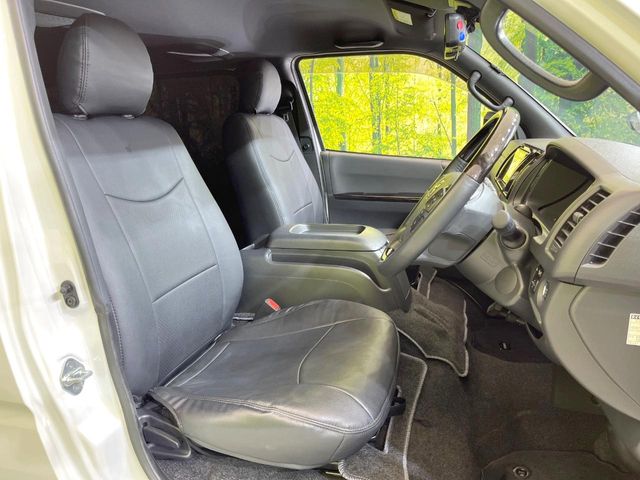 Toyota Hiace Van 8