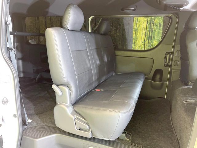 Toyota Hiace Van 9