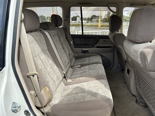 Toyota Land Cruiser 100 8