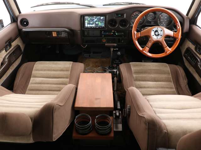 Toyota Land Cruiser 60 10