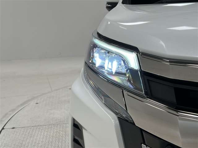 Toyota Noah 12