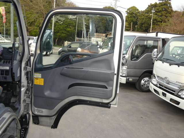 Mitsubishi Fuso Canter 9