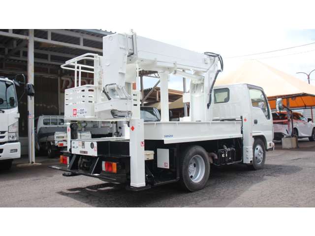 Isuzu Elf 3