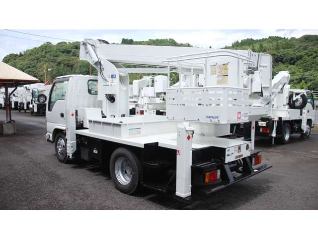 Isuzu Elf 4