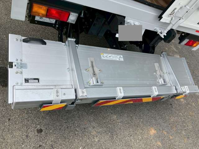 Mitsubishi Fuso Canter 2