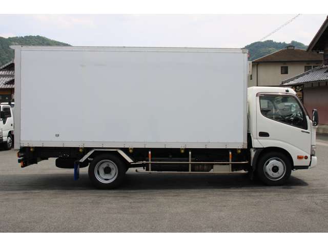 Hino Dutro 4