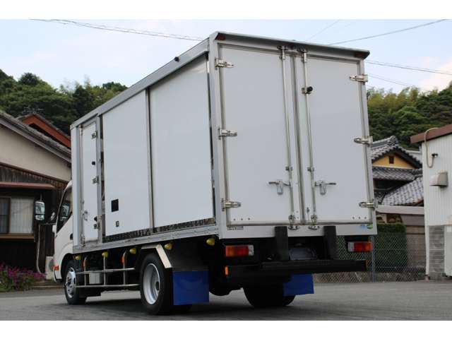 Hino Dutro 8