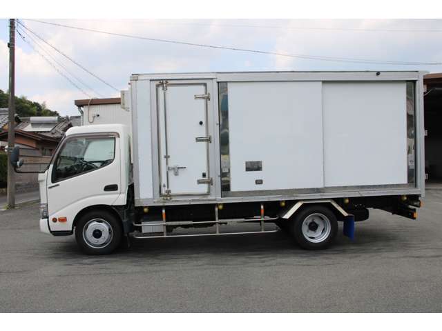 Hino Dutro 9