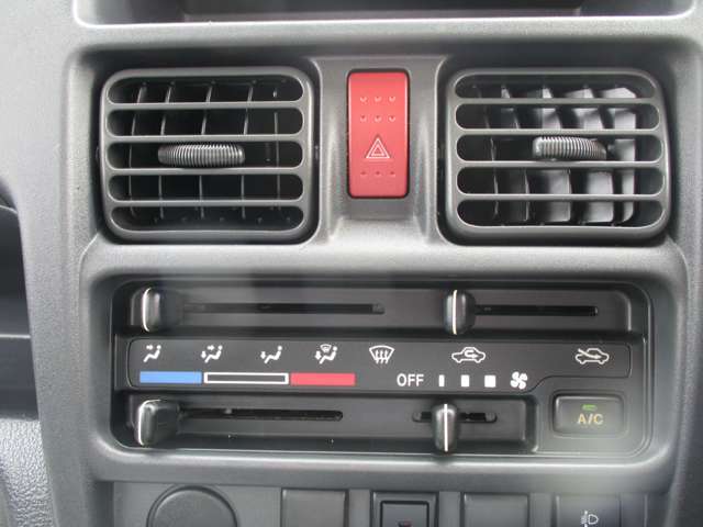 Nissan NT100 Clipper 5