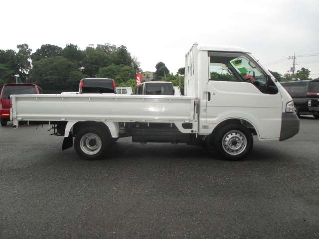 Mazda Bongo Truck 4