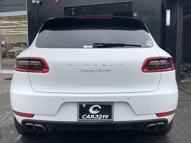 Porsche Macan 8