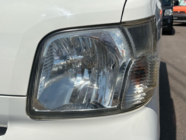 Daihatsu Hijet Cargo 12