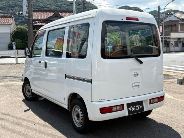 Daihatsu Hijet Cargo 7