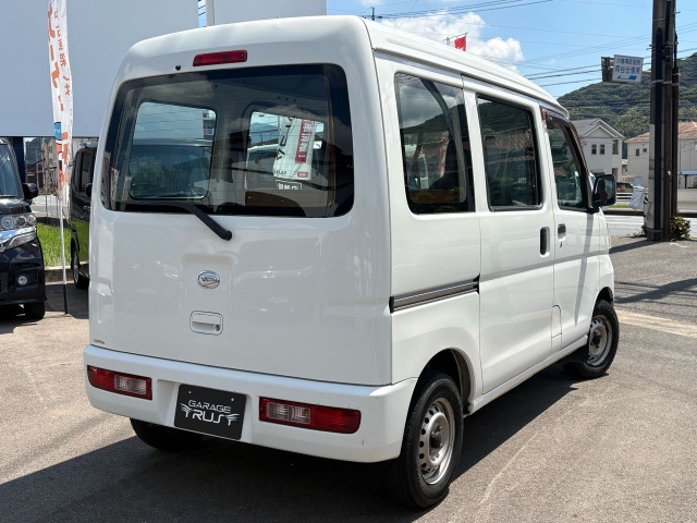 Daihatsu Hijet Cargo 9