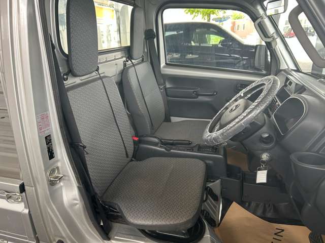 Nissan NT100 Clipper 12