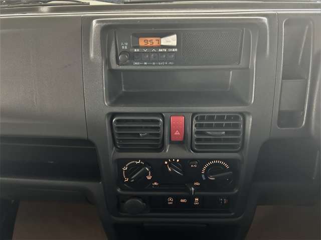 Nissan NT100 Clipper 6