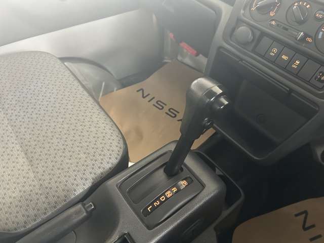 Nissan NT100 Clipper 7