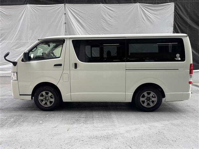 Toyota Hiace Van 8
