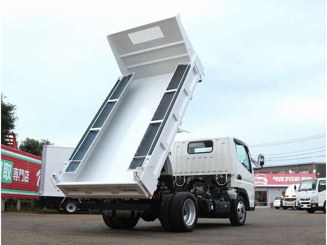Mitsubishi Fuso Canter 2