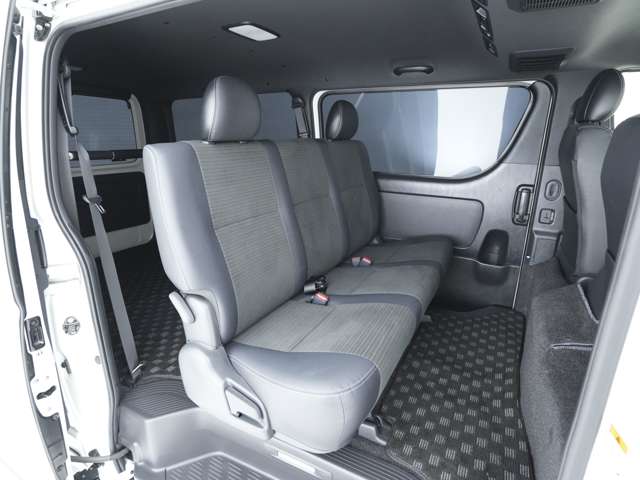 Toyota Hiace Van 5