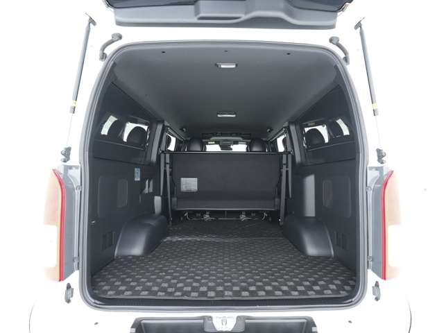 Toyota Hiace Van 6