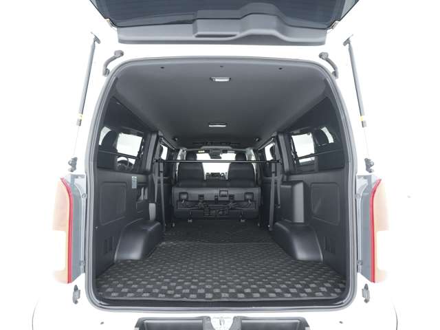 Toyota Hiace Van 7