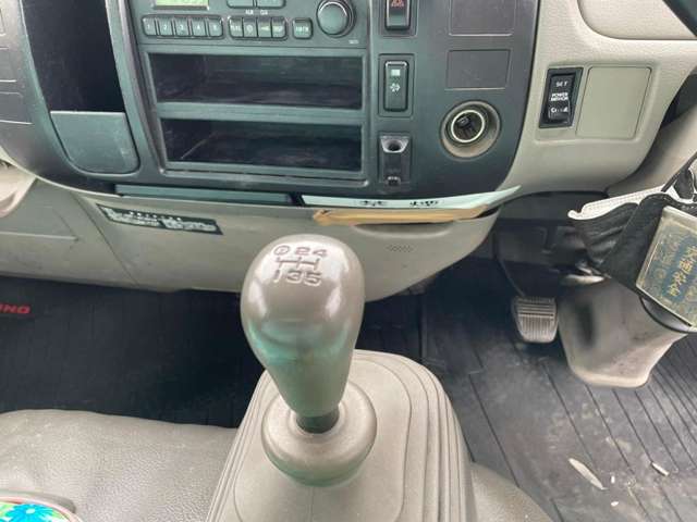 Hino Dutro 4