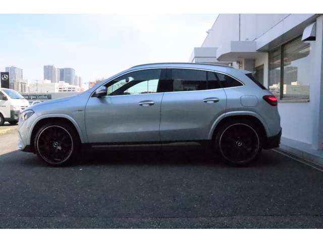 Mercedes-Benz GLA-Class 12