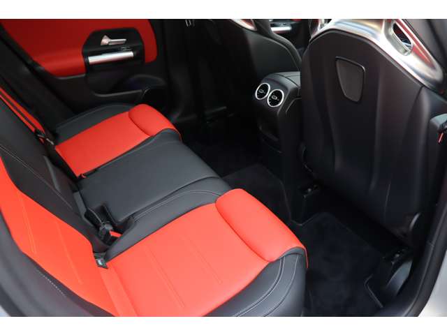 Mercedes-Benz GLA-Class 4