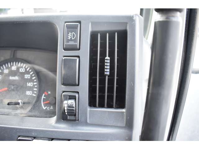 Isuzu Elf 12