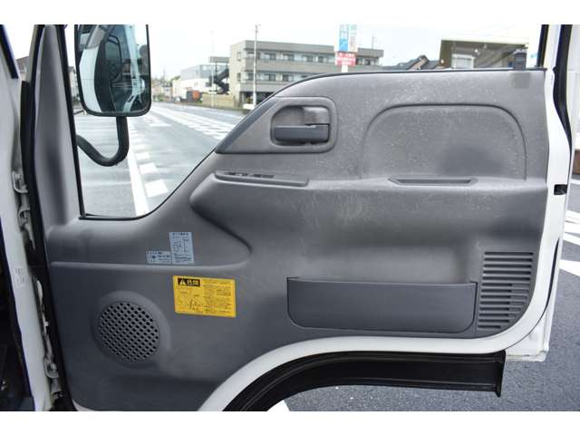 Isuzu Elf 8
