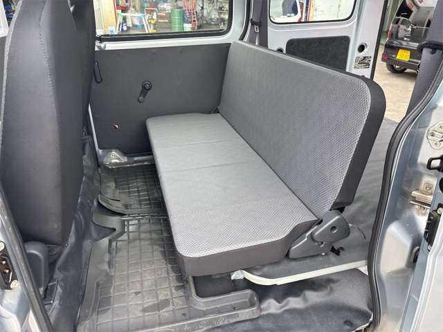 Daihatsu Hijet Cargo 11
