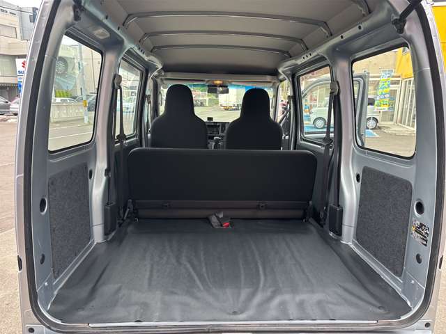 Daihatsu Hijet Cargo 12