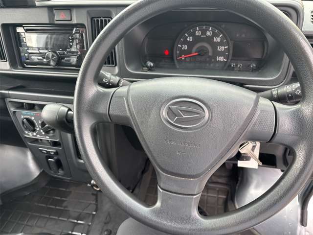 Daihatsu Hijet Cargo 4