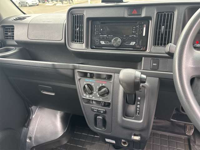 Daihatsu Hijet Cargo 5