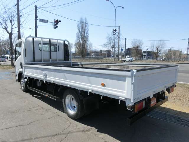 Isuzu Elf 4