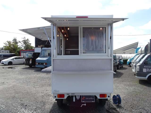 Nissan NT100 Clipper 4