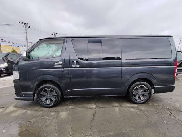 Toyota Hiace Van 8