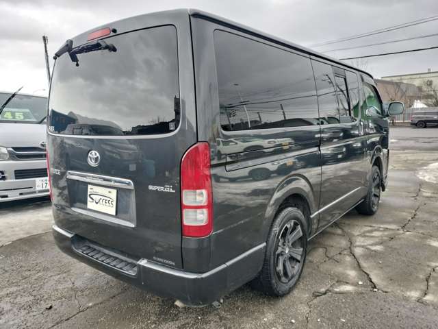 Toyota Hiace Van 10