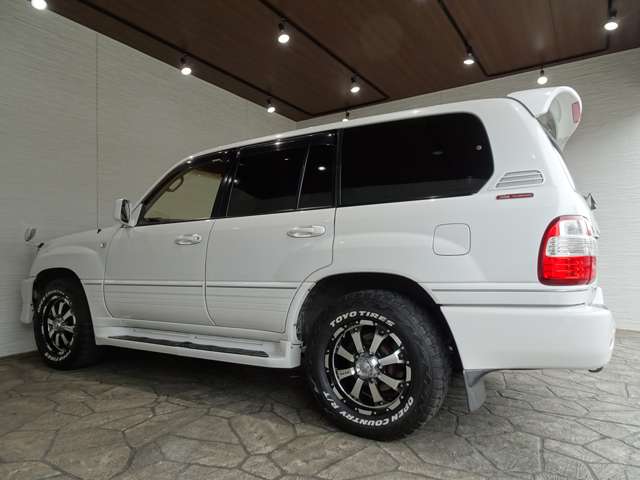 Toyota Land Cruiser 100 9