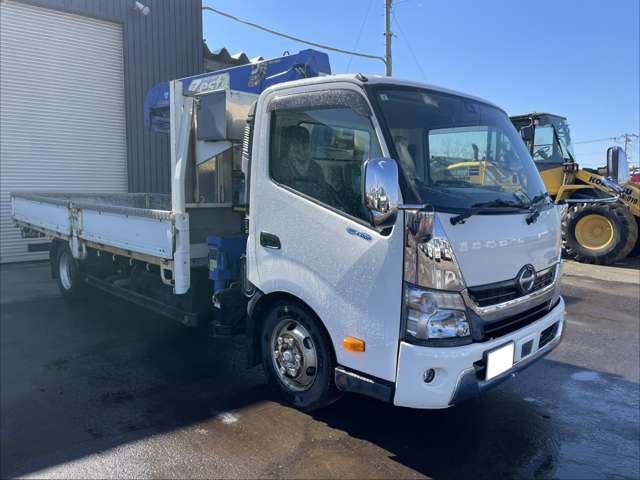 Hino Dutro 3