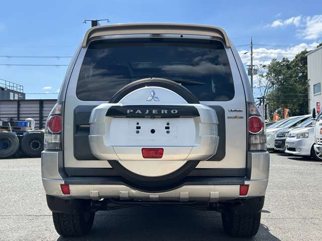 Mitsubishi Pajero 13