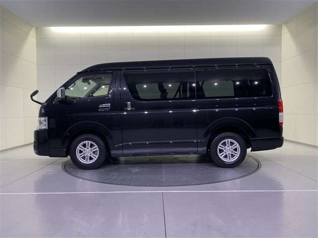 Toyota Hiace 5