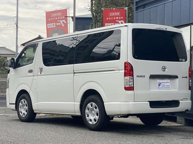 Toyota Hiace Van 11