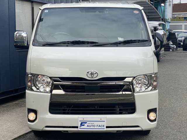 Toyota Hiace Van 6